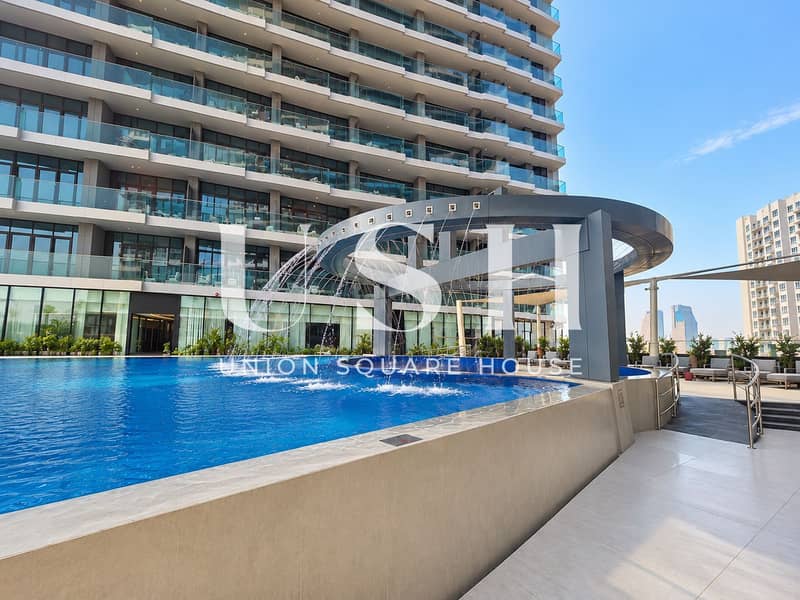 13 Luxury High-Rise Pool Water Feature. png