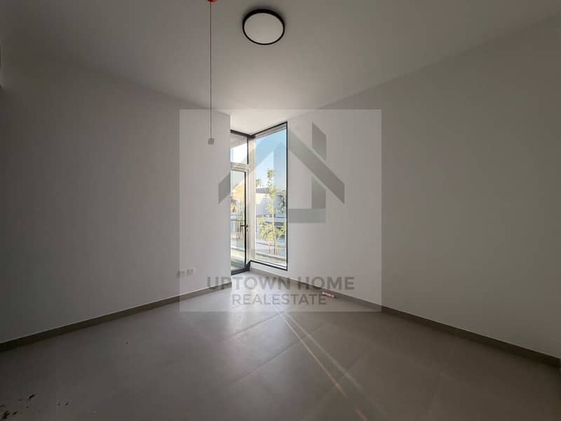 12 26700. jpg