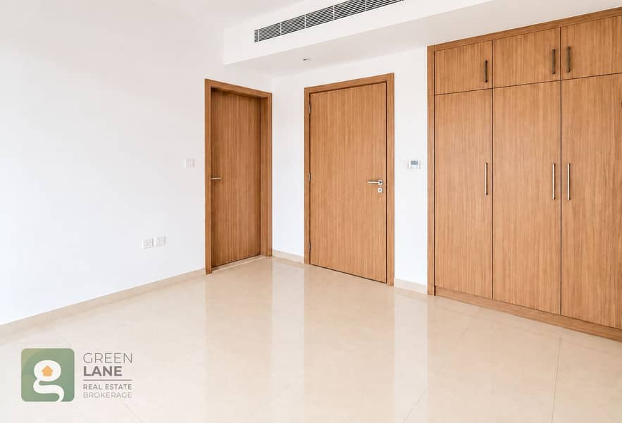 4 Empty bedroom with wood wardrobes-9. png