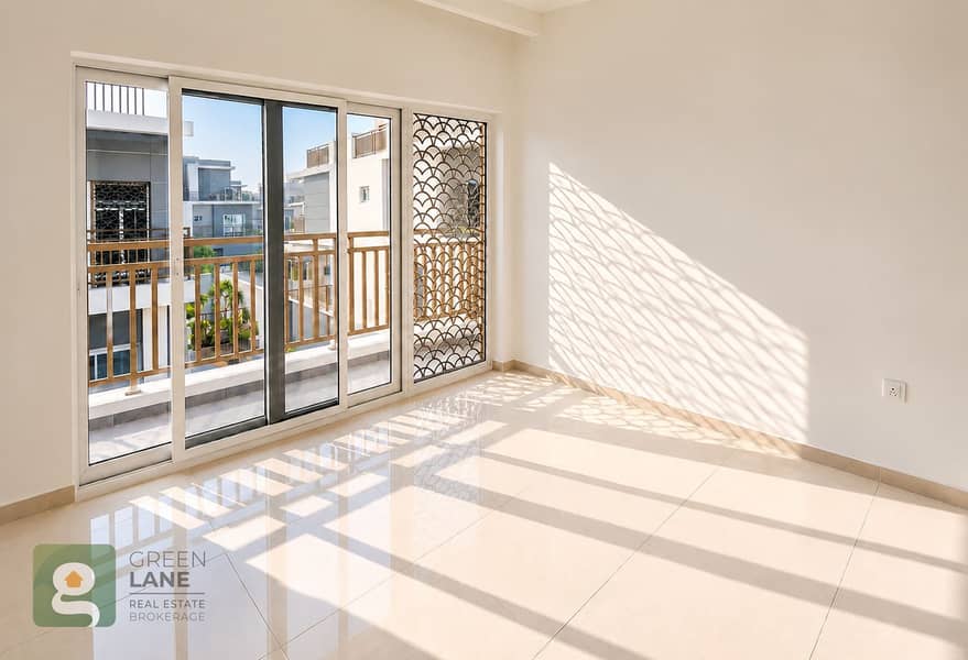 6 Sunlit room with curved metal screen-12. png