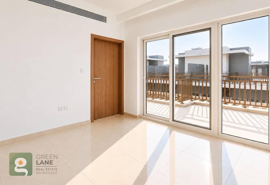 9 Empty Room with Terrace Glazing-5. png