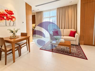 Studio zum Miete in Dubai Sports City, Dubai - Modern Neutral Living Room with Red Accents. png