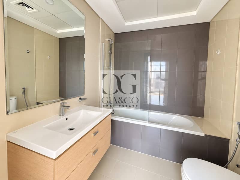 9 Prime Location | Vacant | Spacious 9