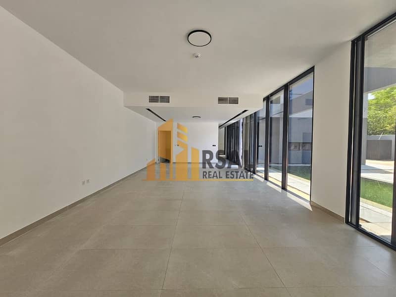2 6d360db0-70bb-42ba-9f3c-4067e3b781c6. jpg