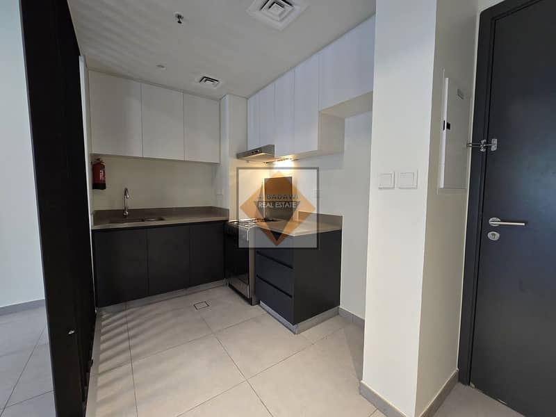 Spacious Upgraded 1-Bedroom Apartment | Pool View Balcony | Modern ...
