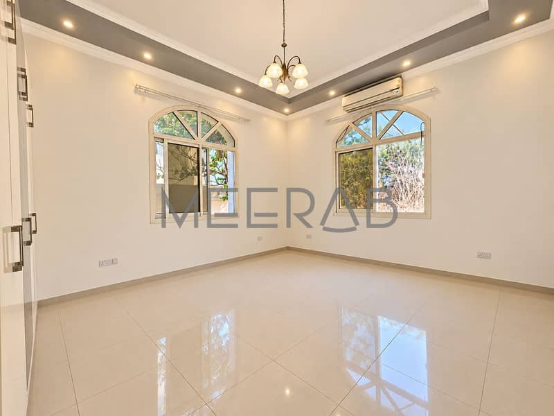 10 Bright Modern Room with Arched Windows. png