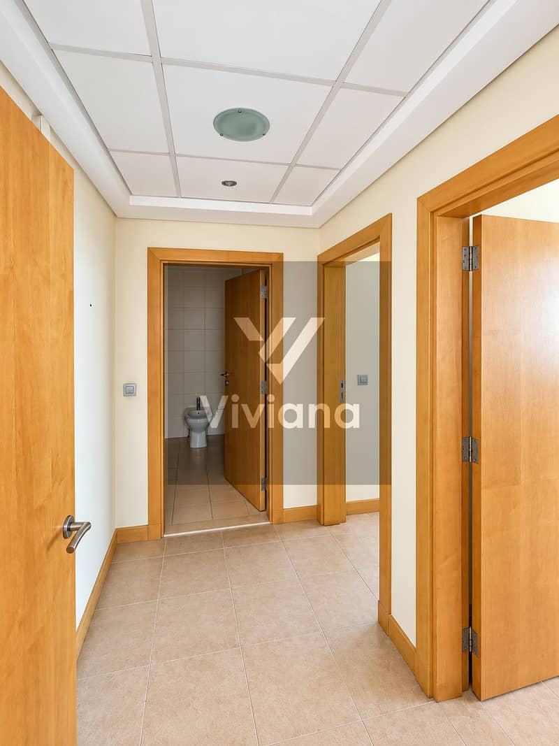 17 Modern Three-Door Hallway Junction. png