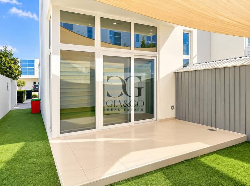 10 Corner Unit | Vacant Now | Largest Layout 10