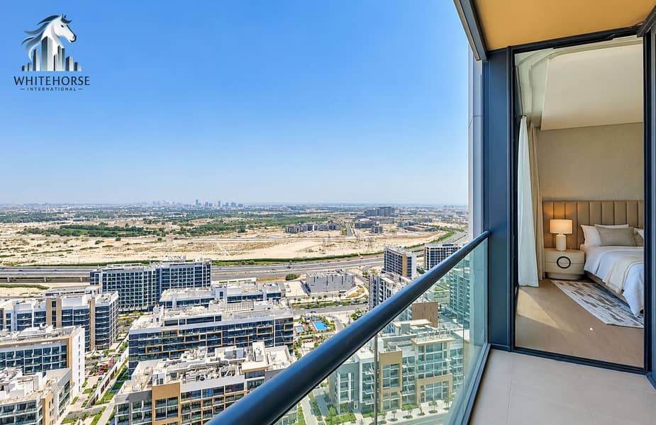 13 Modern Balcony Overlooking the City. png