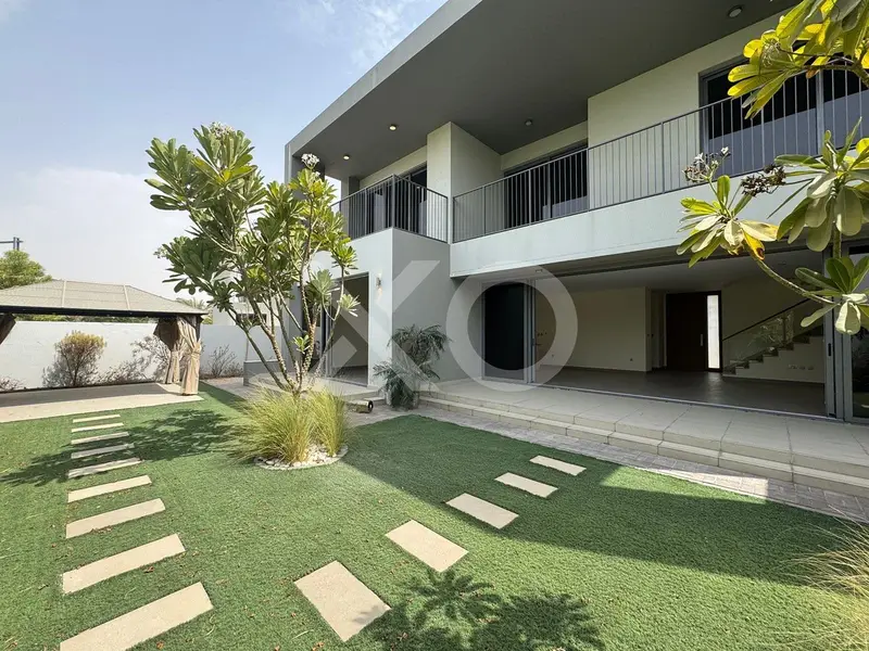 5-Bedroom Villa with Expansive Private Garden