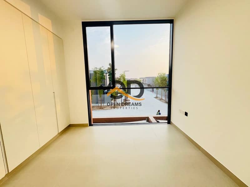 2 85878672-622c-40aa-9e0b-0a79481e72b8. jpg