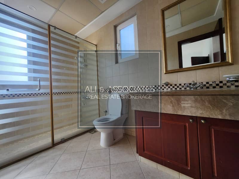 15 Bathroom. jpeg