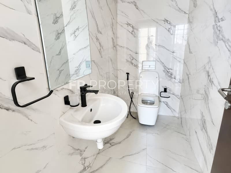 7 Bright Minimalist Marble Bathroom. png