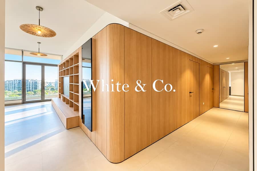 Fully Upgraded | Pool & Park | Spacious Fully Upgraded | Pool & Park | Spacious