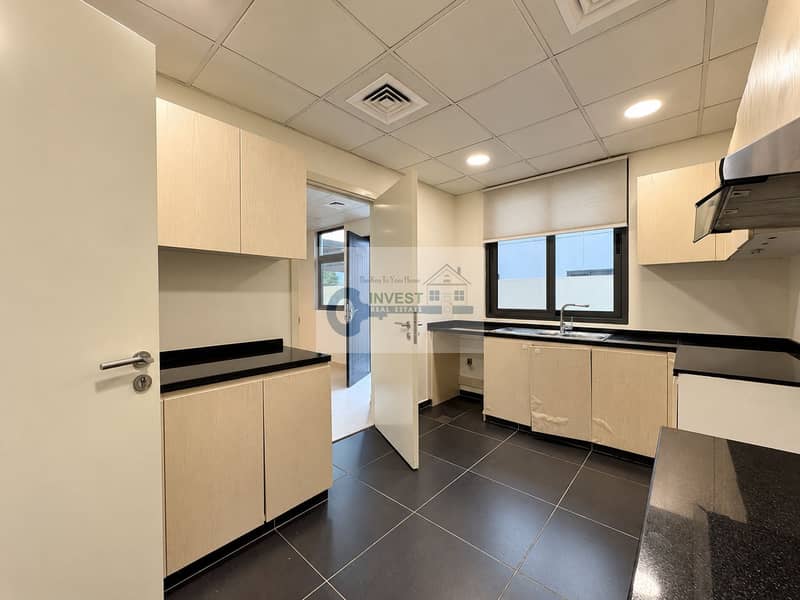 12 Crisp Modern Kitchen Utility Room. png