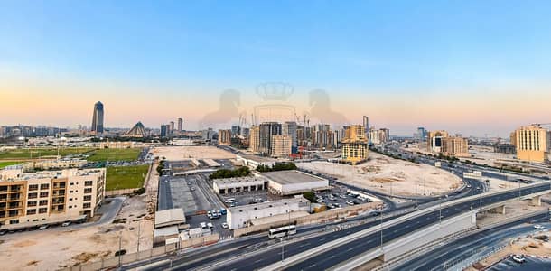 فلیٹ 1 غرفة نوم للايجار في مدينة دبي الطبية المرحلة 2، دبي - Golden-Hour Urban Skyline and Highways. png
