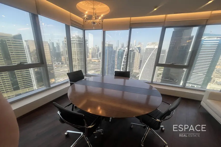 High Floor | Corner Unit | Close to Metro