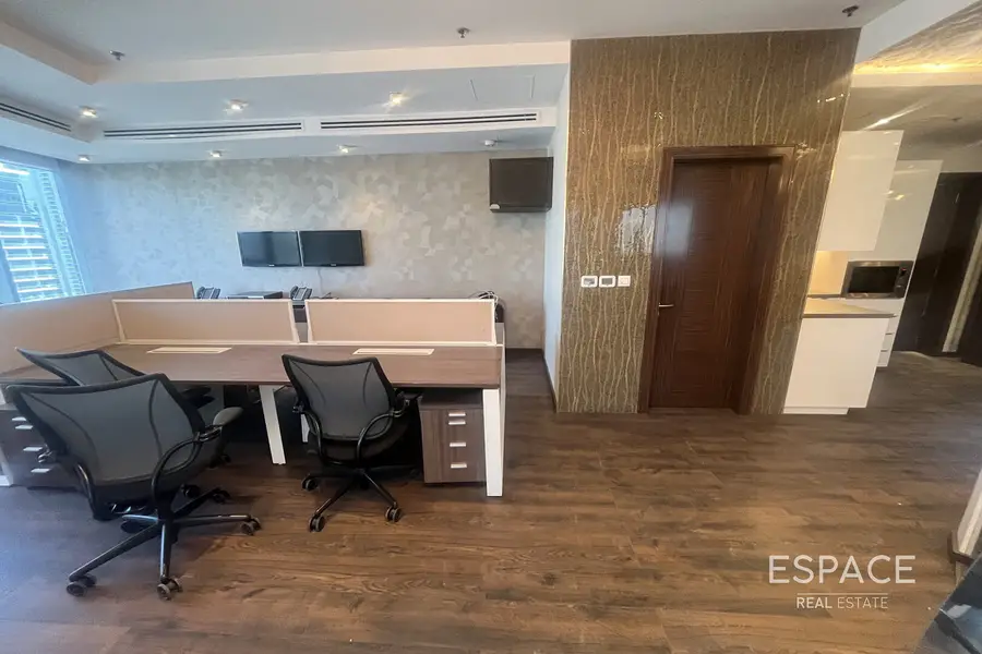 High Floor | Corner Unit | Close to Metro