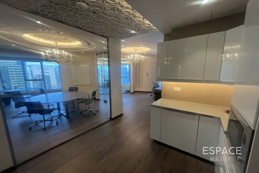 High Floor | Corner Unit | Close to Metro