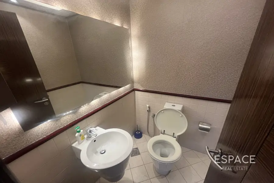 High Floor | Corner Unit | Close to Metro