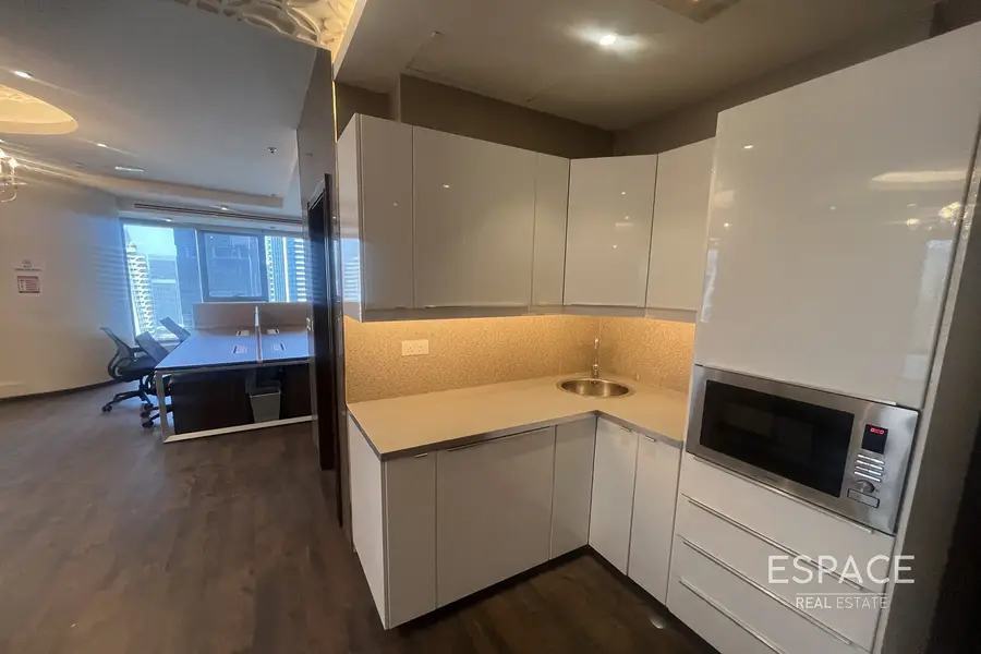 High Floor | Corner Unit | Close to Metro