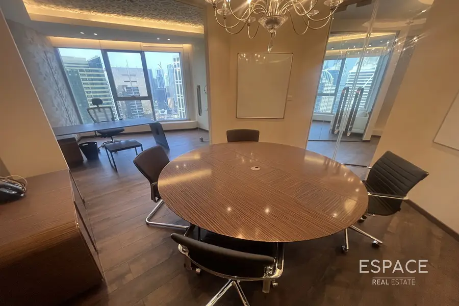High Floor | Corner Unit | Close to Metro