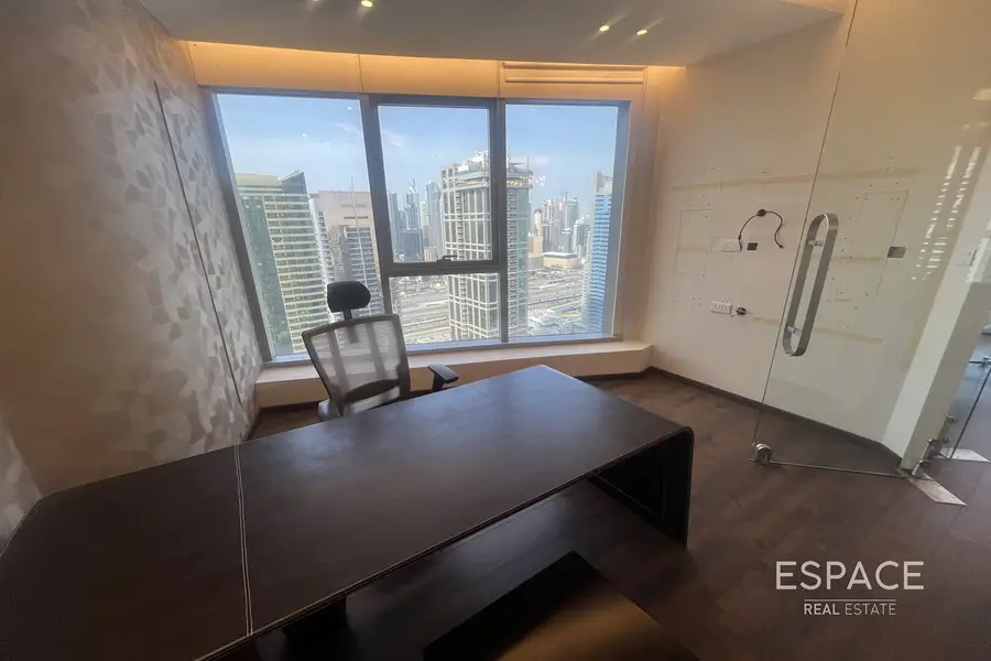 High Floor | Corner Unit | Close to Metro