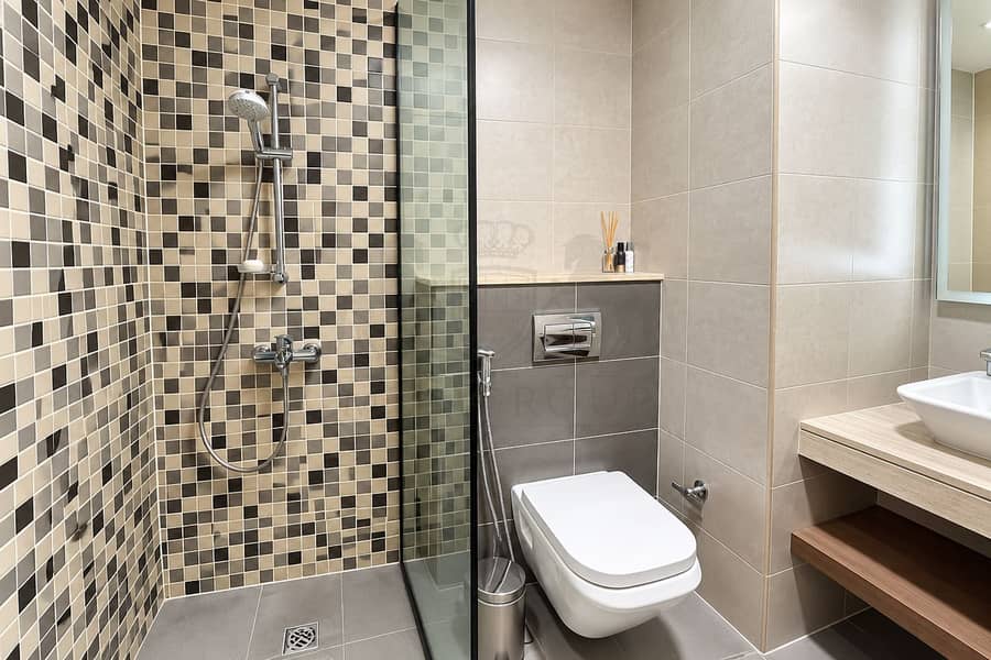 8 Modern Mosaic-Tiled Bathroom Oasis. png