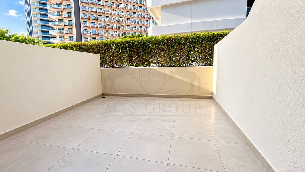10 Sunlit Modern Terrace with City Views(1). png