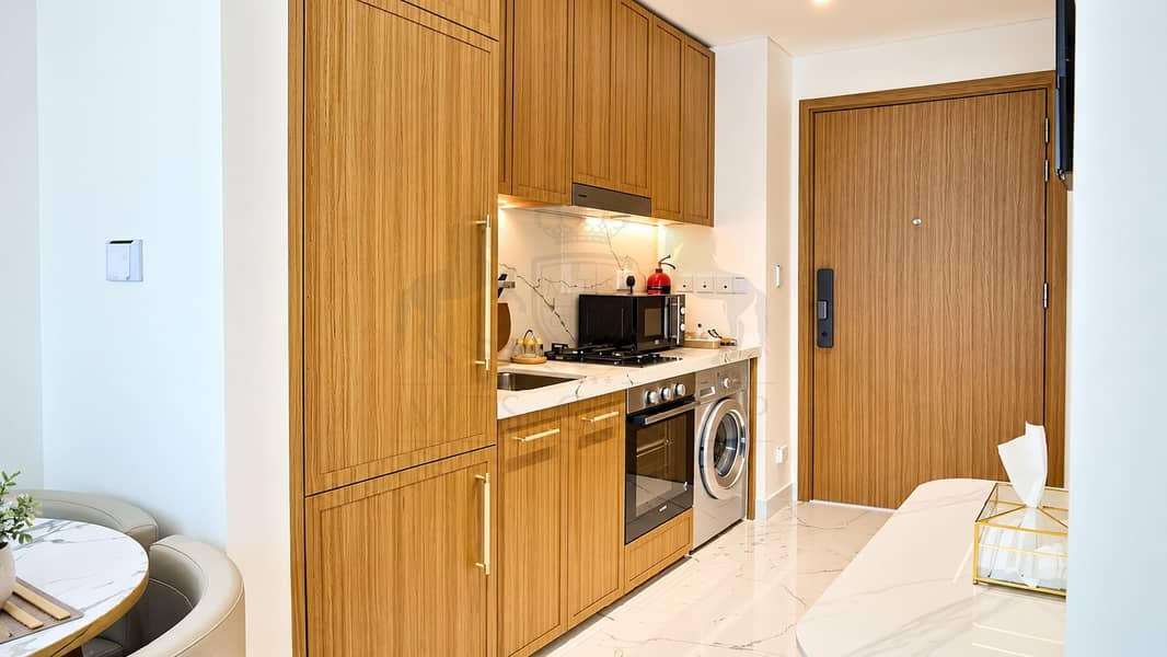 7 Warm Oak Kitchenette Entryway. png