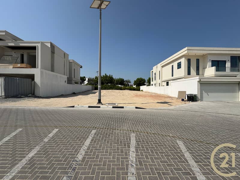 Single Row | Elevated Plot | Prime Location