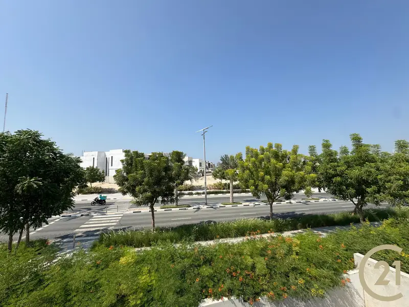 Single Row | Elevated Plot | Prime Location