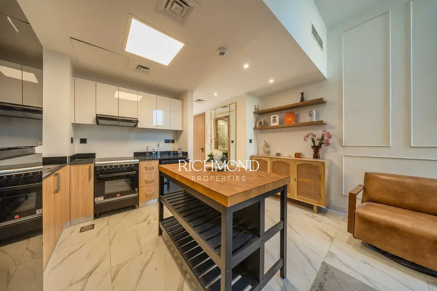 Corner Unit | Single Row | Gated Community
