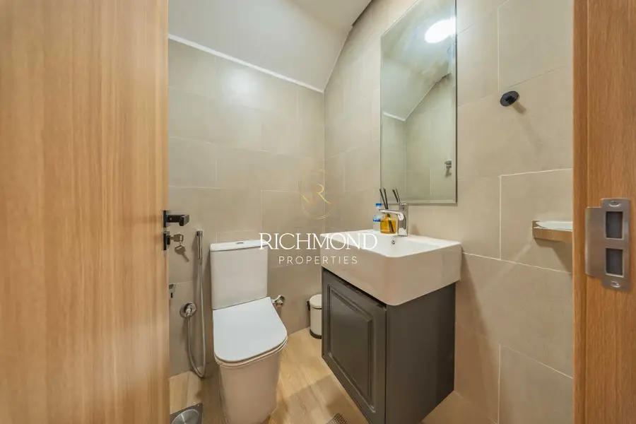 Corner Unit | Single Row | Gated Community