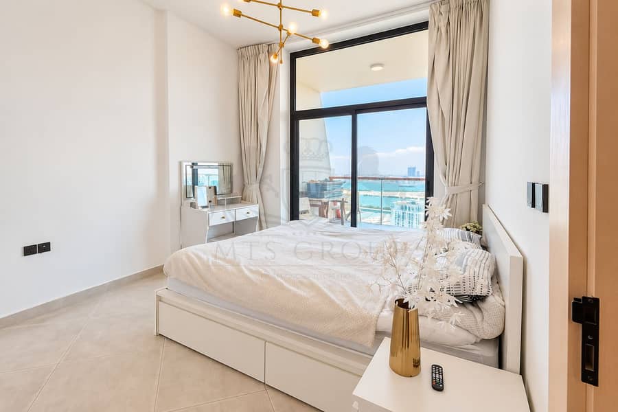 10 Bright Minimalist Bedroom with City Views. png