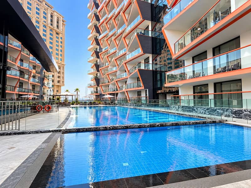 18 Modern Urban Poolside Courtyard. png