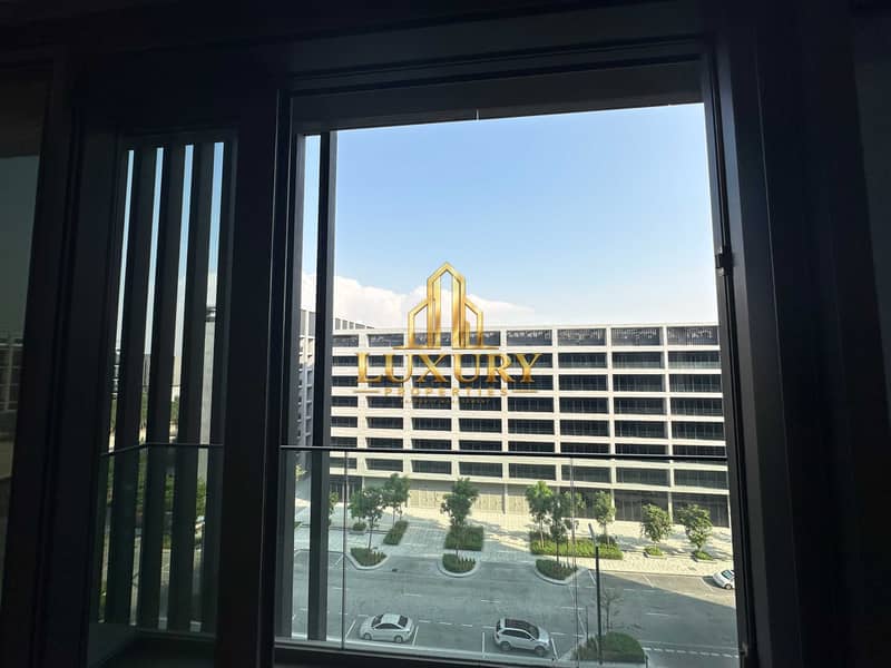 5 Luxury 1-Bedroom Apartment with Balcony in Vida Residences