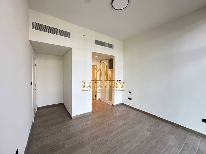 6 Luxury 1-Bedroom Apartment with Balcony in Vida Residences