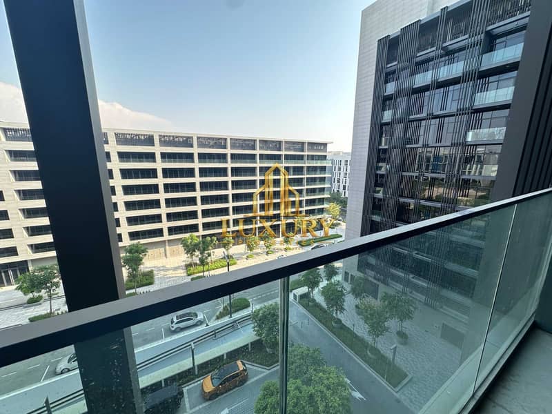 8 Luxury 1-Bedroom Apartment with Balcony in Vida Residences