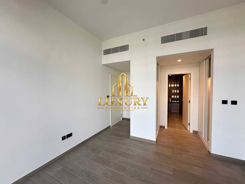 9 Luxury 1-Bedroom Apartment with Balcony in Vida Residences