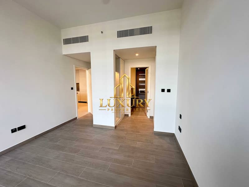 12 Luxury 1-Bedroom Apartment with Balcony in Vida Residences