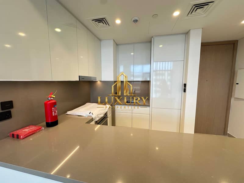 20 Luxury 1-Bedroom Apartment with Balcony in Vida Residences