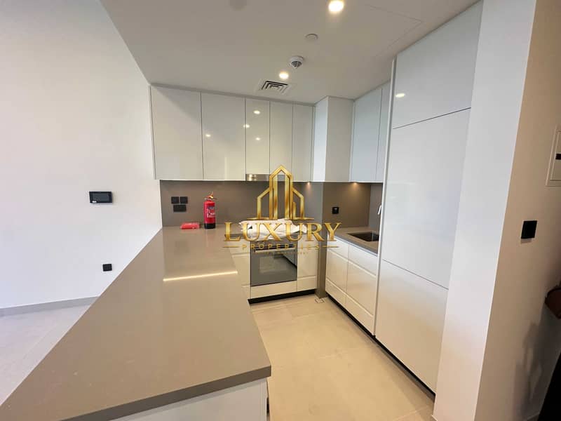23 Luxury 1-Bedroom Apartment with Balcony in Vida Residences