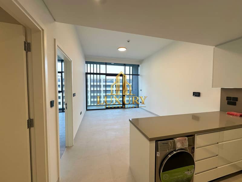 24 Luxury 1-Bedroom Apartment with Balcony in Vida Residences