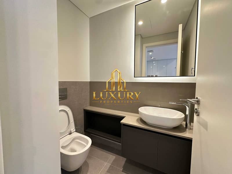 26 Luxury 1-Bedroom Apartment with Balcony in Vida Residences