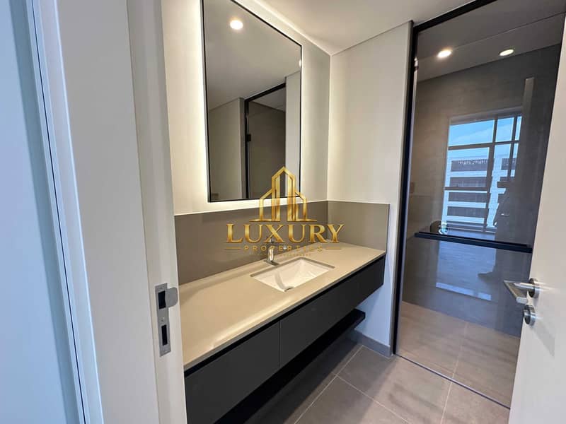 28 Luxury 1-Bedroom Apartment with Balcony in Vida Residences