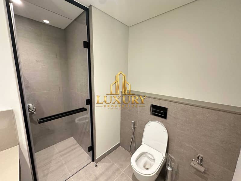 29 Luxury 1-Bedroom Apartment with Balcony in Vida Residences
