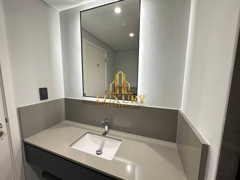 31 Luxury 1-Bedroom Apartment with Balcony in Vida Residences