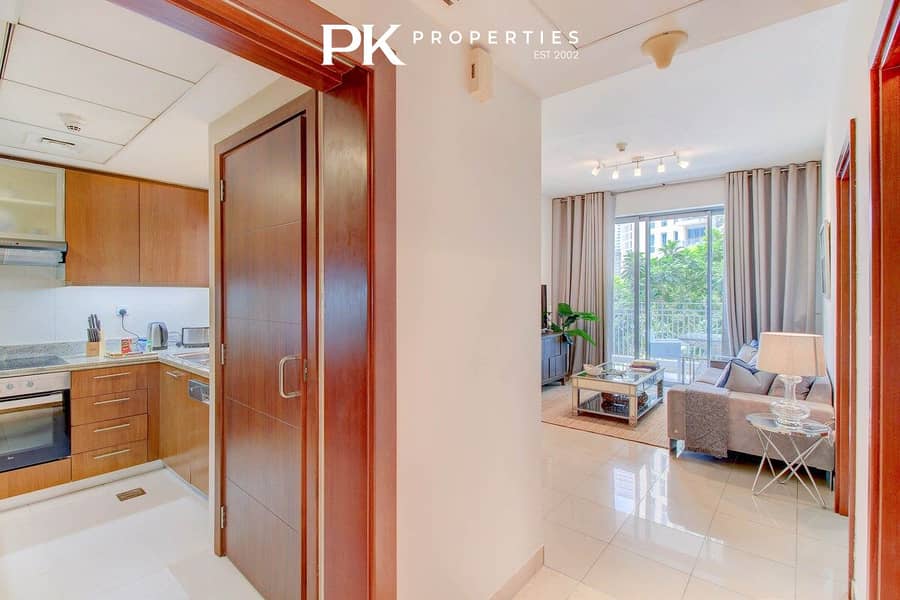 8 Dubai Mall 1BR Apartment with Balcony & Gym