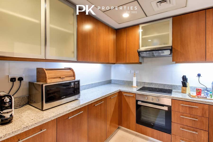 10 Dubai Mall 1BR Apartment with Balcony & Gym
